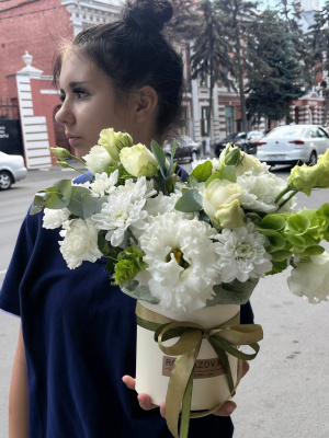 Нежные композиции цветов в шляпных коробках